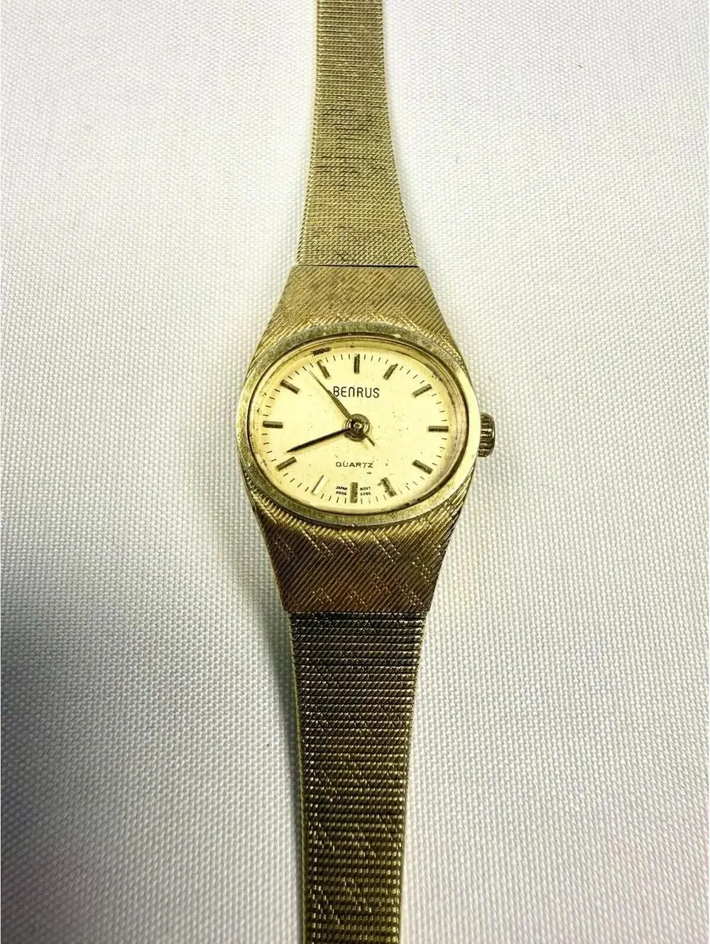 Vintage Benrus Ladies Quartz Watch Gold Tone Textured Bracelet Need Battery